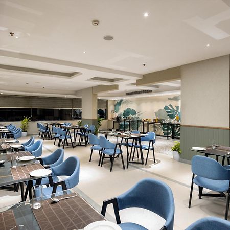 Presidency Airport Hotel Kochi Exterior photo