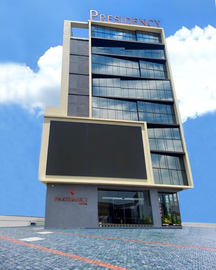 Presidency Airport Hotel Kochi Exterior photo