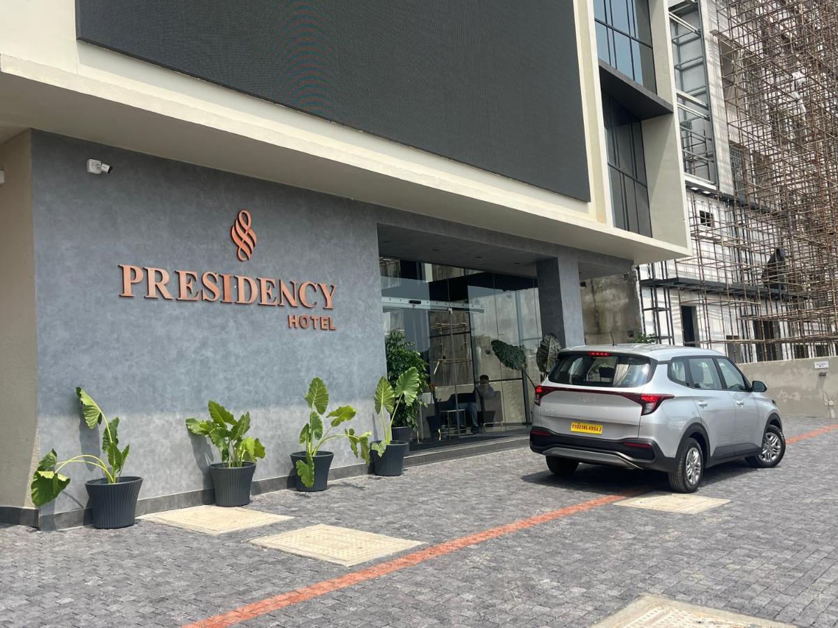 Presidency Airport Hotel Kochi Exterior photo