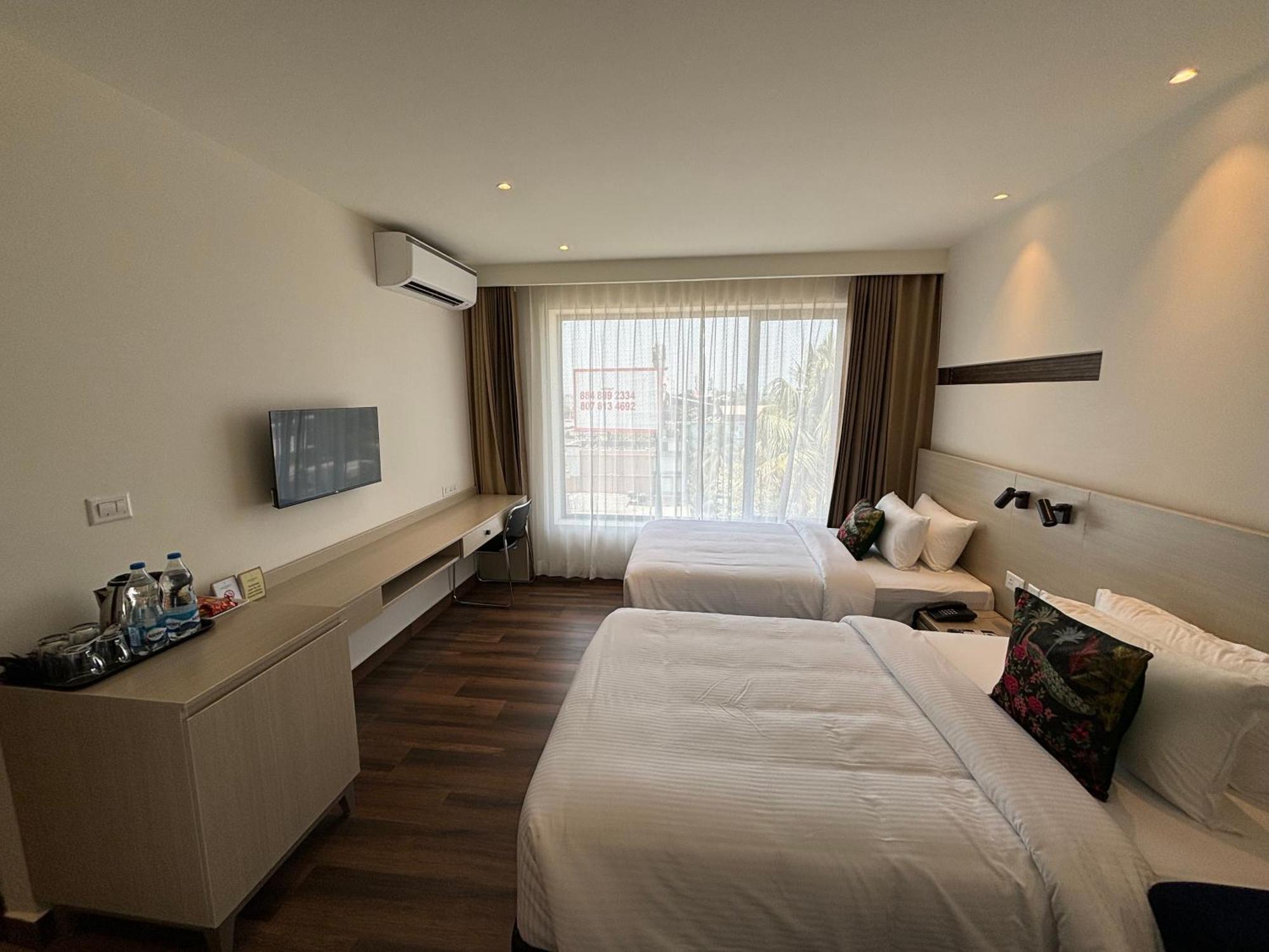 Presidency Airport Hotel Kochi Exterior photo