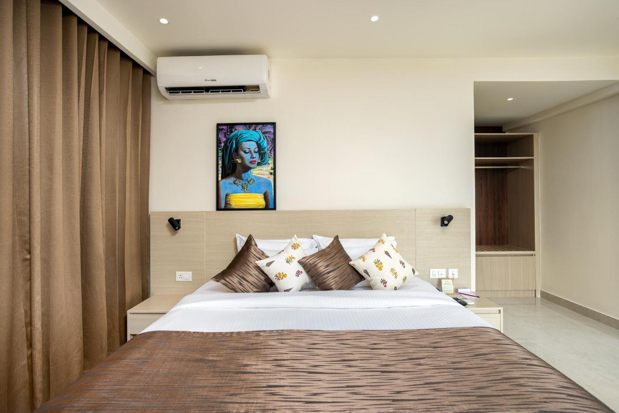 Presidency Airport Hotel Kochi Exterior photo