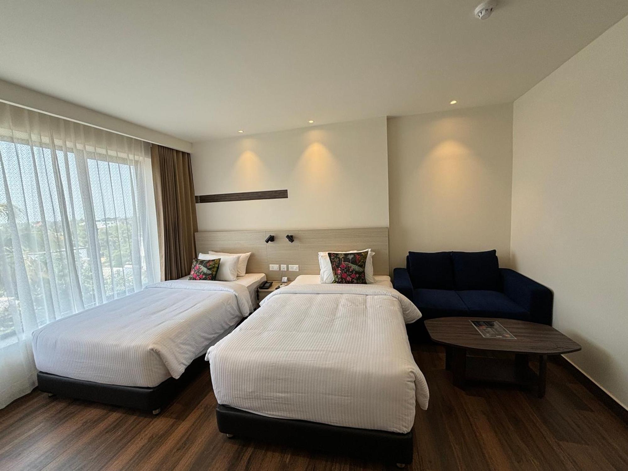 Presidency Airport Hotel Kochi Exterior photo