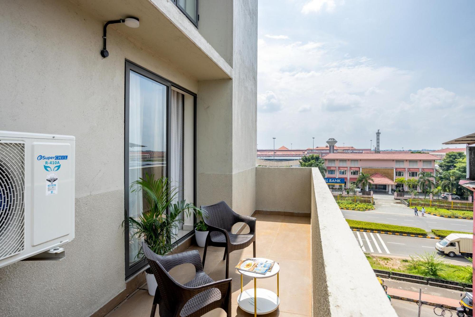 Presidency Airport Hotel Kochi Exterior photo