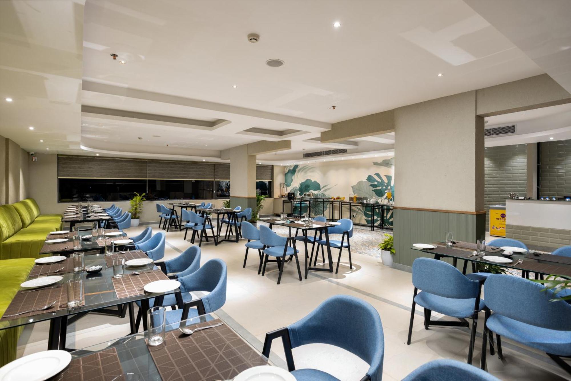 Presidency Airport Hotel Kochi Exterior photo